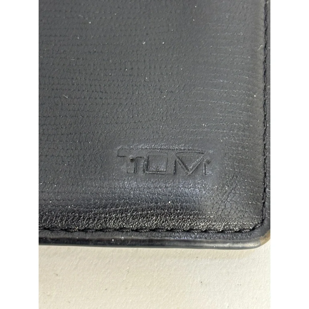 Tumi Bi-Fold Wallet Mens‎ Black Leather Embossed Credit Card Slot Rectangular